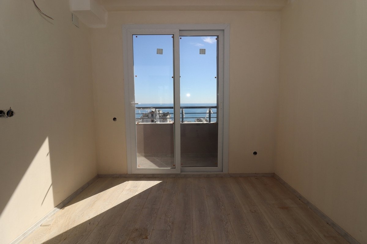 sea view apartments for sale in Mersin Erdemli near the beach with communal pool and modern