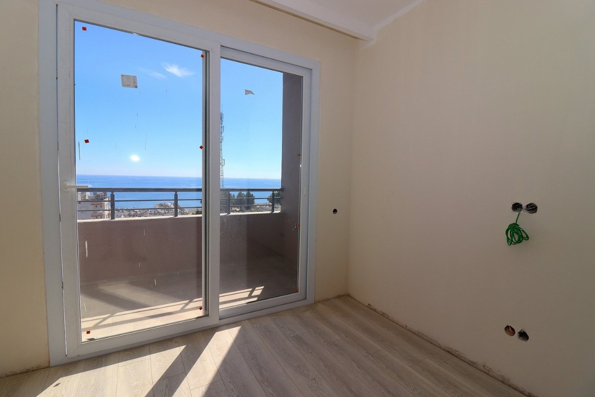 sea view apartments for sale in Mersin Erdemli near the beach with communal pool and modern
