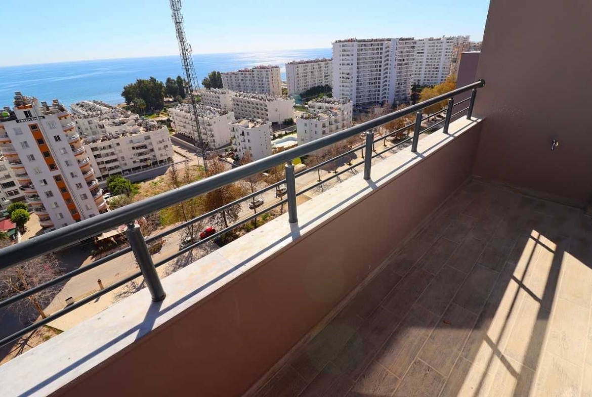 sea view apartments for sale in Mersin Erdemli near the beach with communal pool and modern