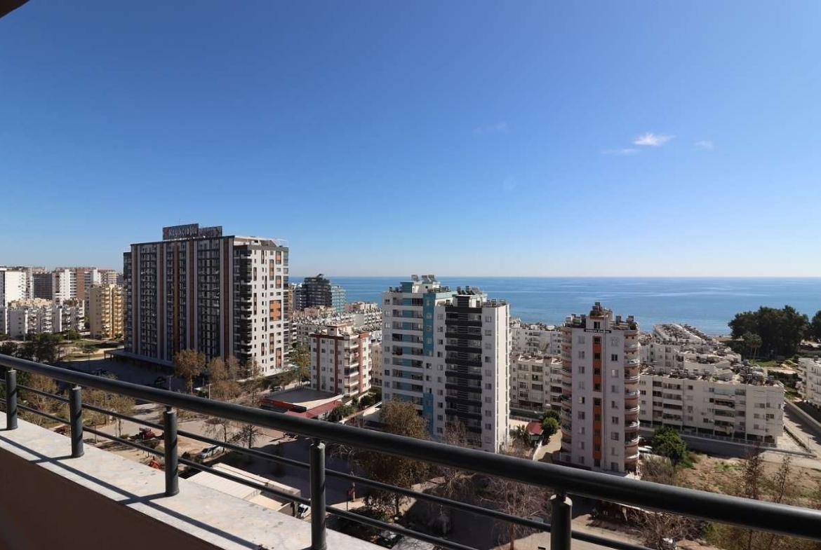 sea view apartments for sale in Mersin Erdemli near the beach with communal pool and modern