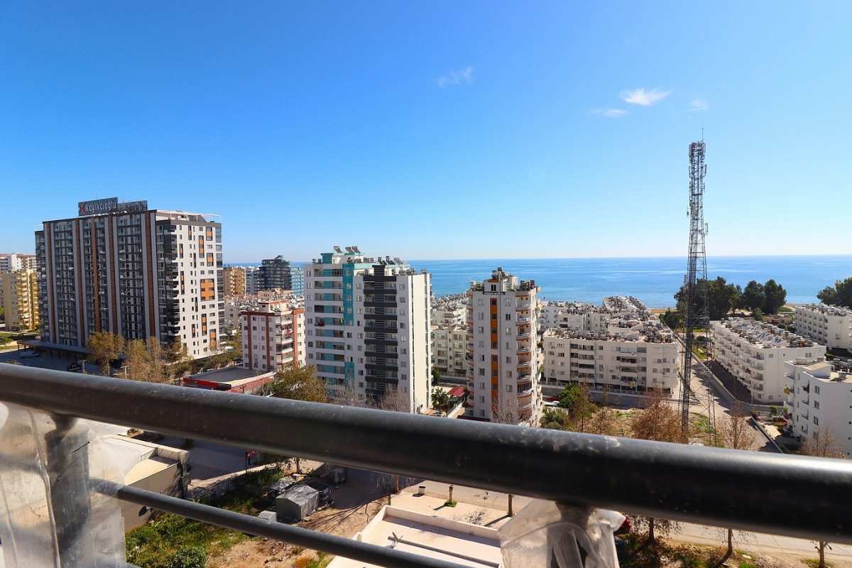 sea view apartments for sale in Mersin Erdemli near the beach with communal pool and modern