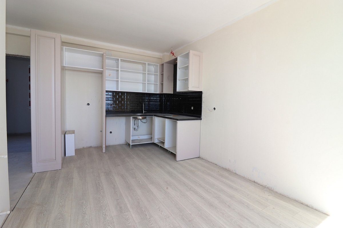 sea view apartments for sale in Mersin Erdemli near the beach with communal pool and modern
