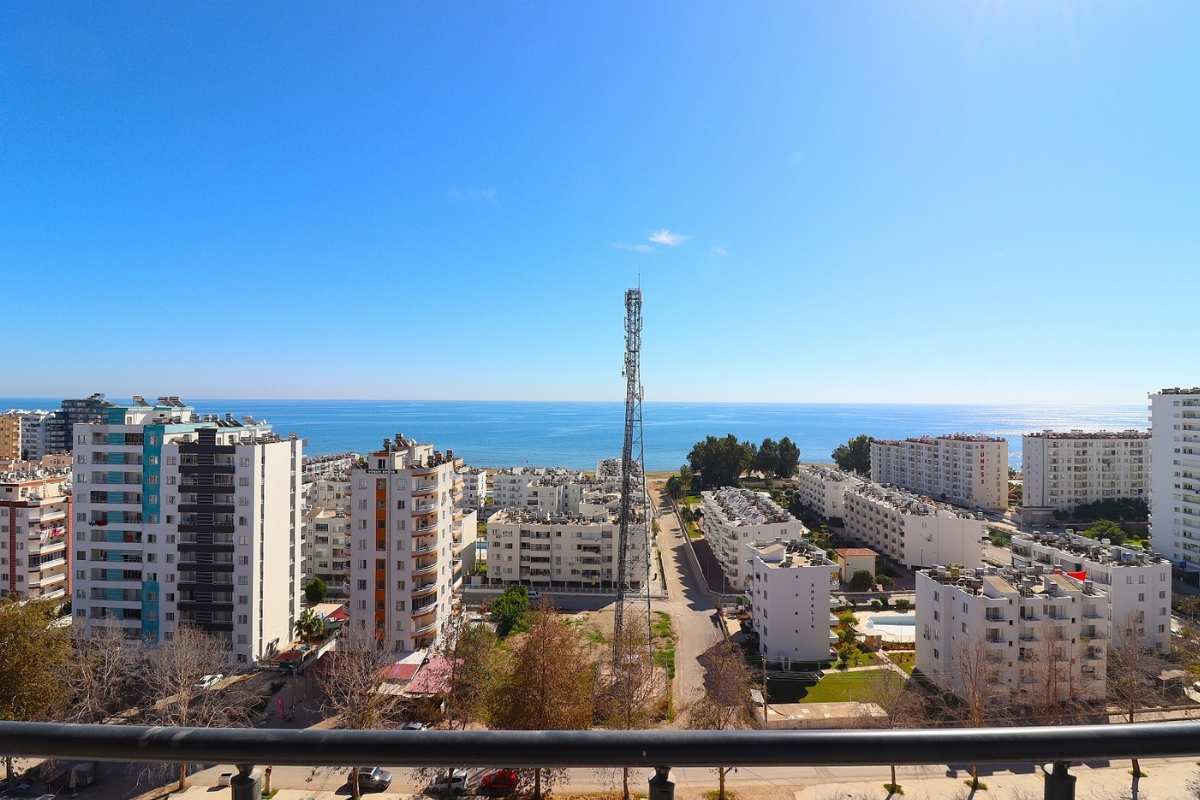 sea view apartments for sale in Mersin Erdemli near the beach with communal pool and modern