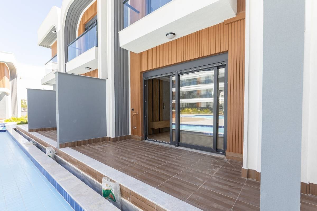 ready duplex villas for sale in Antalya Altıntaş with terrace balcony ensuite bathroom aquapark pool and airport access